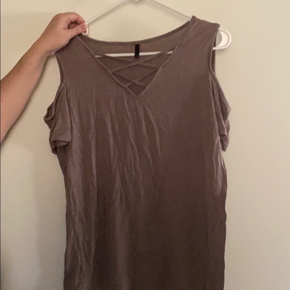 Cute top - Picture 1 of 2